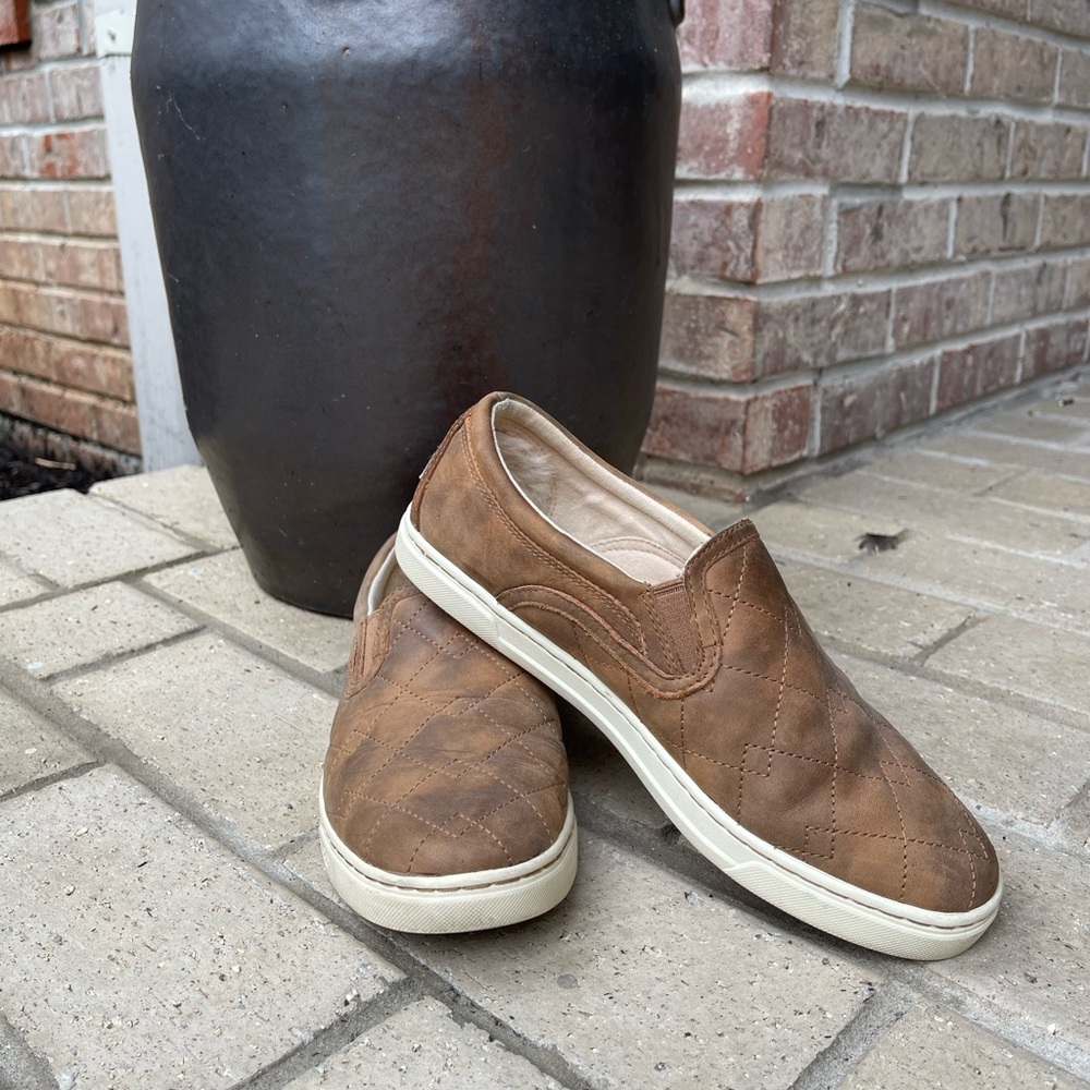 UGG Loafer Women’s
